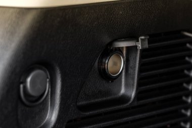 Modern araba prizi prizi. 12V elektrik prizi açıldı.