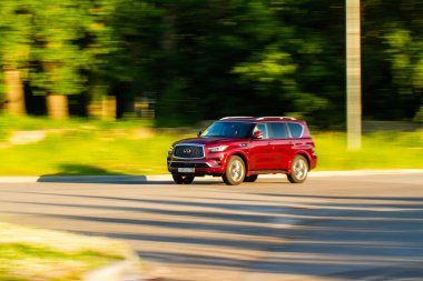 MOSCOW, RUSSIA - 20 Haziran 2021 Infiniti QX80 model yılı 2020 Motivasyonda Infiniti QX56 olarak da bilinir. Lüks bir SUV..