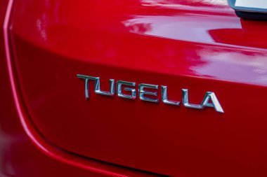 MOSCOW, RUSSIA - 14 Haziran 2021 Geely Tugella ayrıca Geely Xingyue olarak da adlandırılır, 2021 yılında şehir planında kompakt SUV modeli. Dış ön taraf ayrıntıları görünümü kapat.