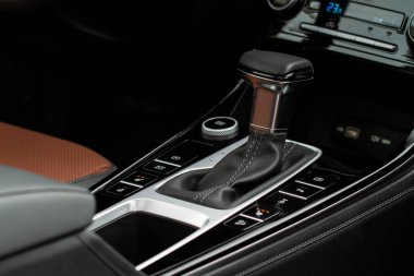 MOSCOW, RUSSIA - SEPTEMBER 15, 2021 Hyundai Creta İkinci nesil (SU2) olarak da bilinir. 2021 yılında modern bir subcompact SUV modeli. İç mekan görüntüsü. Hyundai Creta ix25 'in iç detayları.