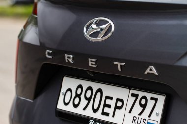 MOSCOW, RUSSIA - SEPTEMBER 15, 2021 Hyundai Creta İkinci nesil (SU2) olarak da bilinir. 2021 yılında modern bir subcompact SUV modeli. Dış cephe kapsama alanı dışında. Hyundai Creta ix25 'in dış detayları.