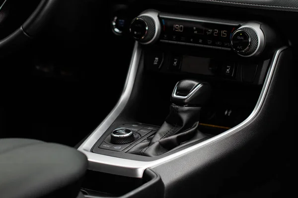 Console Interior Carro Vista Perto Vara Engrenagem Com Console Multimídia — Fotografia de Stock