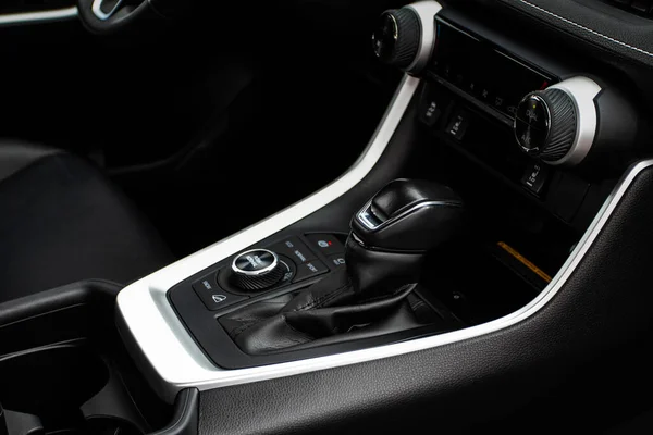 Console Interior Carro Vista Perto Vara Engrenagem Com Console Multimídia — Fotografia de Stock