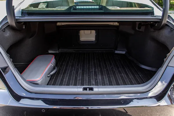 MOSCOW, RUSSIA - 15 Ağustos 2021 Toyota Camry (XV70), 2021 yılında şehir planında orta büyüklükte bir sedan otomobil modeli. İç mekan görüntüsü. Toyota Camry 'nin iç detayları.