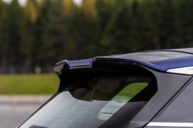 Modern bir SUV arabasının spoiler 'ı..