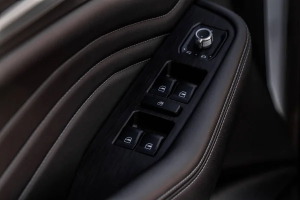Vista Perto Janela Controle Botão Interior Carro Moderno Detalhe Interior — Fotografia de Stock