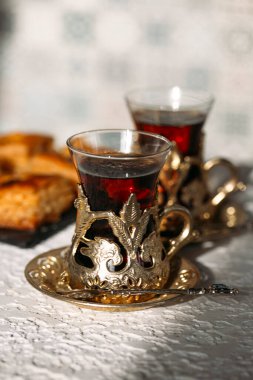 Arap çayı ve masada tarihler