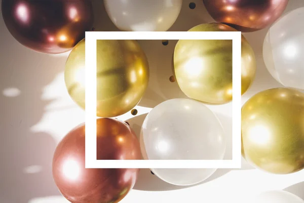 Fond Festif Avec Ballons Colorés Confettis Modèle Pour Une Fête — Photo