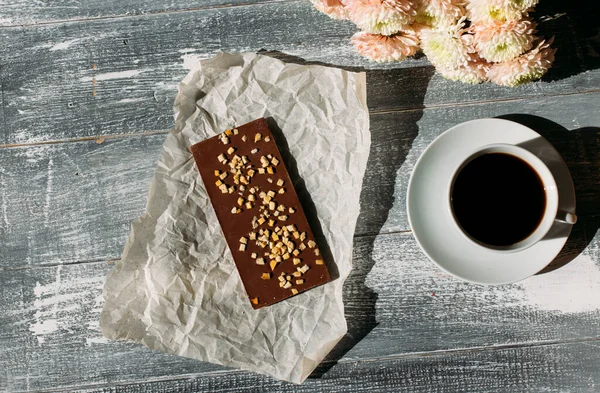 Tasse Kaffee Und Kekse Auf Holzuntergrund — Stockfoto