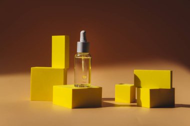 Cam şişe ve gerekli yağ. Cilt bakımı kavramı 