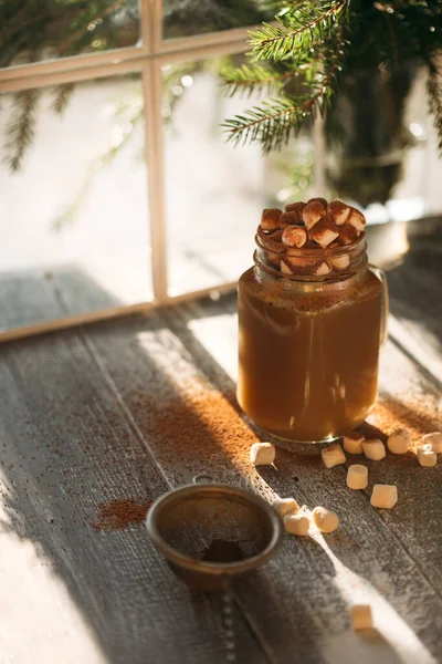 Gorący Nowy Rok Kakao Szklanym Kubku Tle Bożego Narodzenia — Zdjęcie stockowe