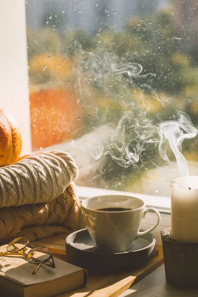 Balkabağı, kahve ve mumla dolu bir sonbahar.