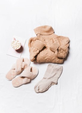 beyaz zemin üzerinde Bebek Patiği