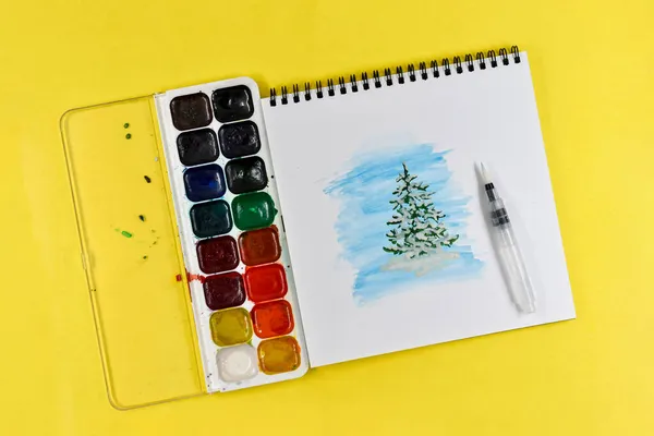 Aquarelas Tintas Desenho Jovem Árvore Natal Verde Coberto Com Neve — Fotografia de Stock