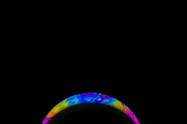 宇宙における多色サイケデリック惑星の概要 暗い背景のエイリアンの惑星のようなシャボン玉を閉じる — ストック写真