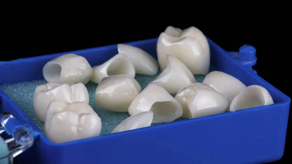 Οδοντιατρικές Κεραμικές Κορώνες Ειδική Περίπτωση — Φωτογραφία Αρχείου