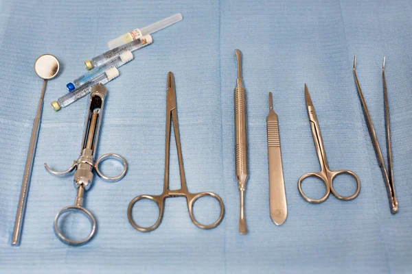 外科用歯科外科医の青いドレープ — ストック写真