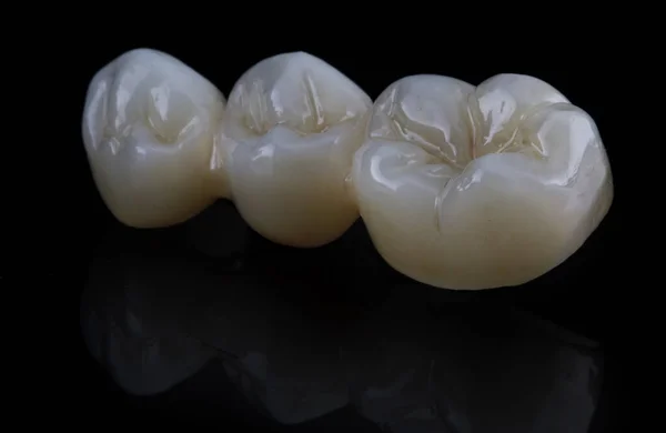 Zircon Crowns Excellent Morphology Three Teeth Filmed Black Background — Stock Photo, Image