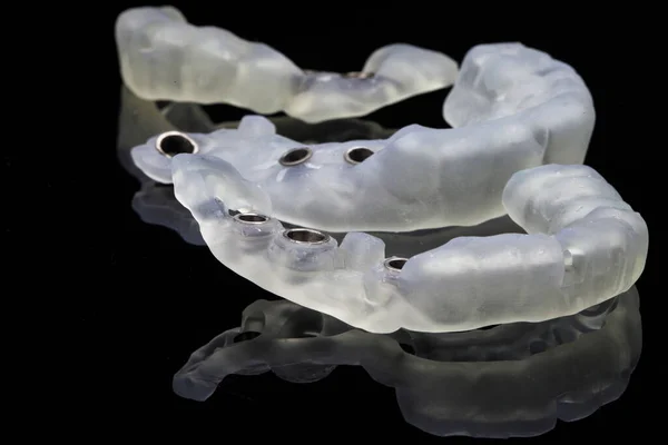 Три Хирургических Шаблона Черном Стекле Имплантации Зубов — стоковое фото