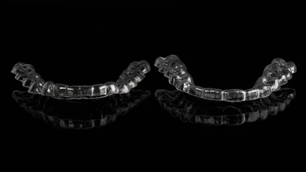 Zwei Zahnärztliche Individuelle Mundschutz Auf Schwarzem Hintergrund — Stockfoto