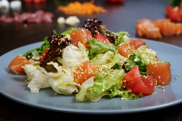Salade Saumon Légumes Sur Fond Composition Salade — Photo
