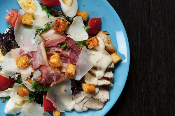 Salade César Avec Délicieux Poulet Légumes Chapelure Tourné Haut Avec — Photo