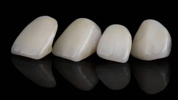 Four Dental Crowns Central Teeth Made Ceramic Black Background — Stock Photo, Image