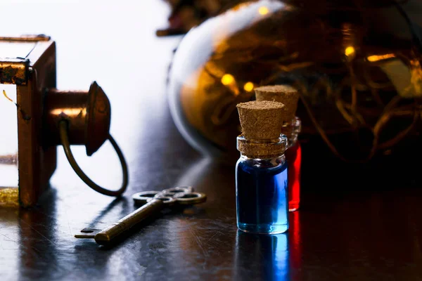 Décor Forme Flacons Avec Des Liquides Bleus Rouges Sur Une Images De Stock Libres De Droits