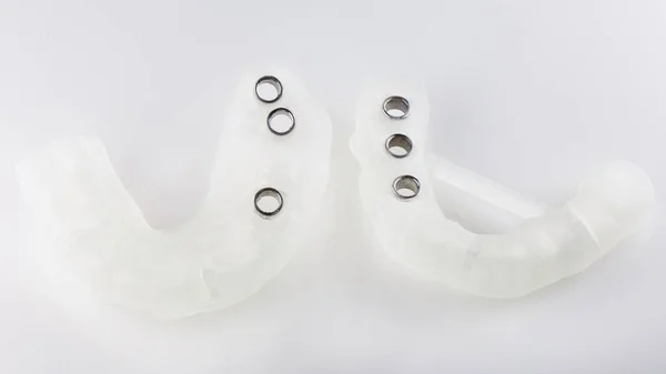 Два Хірургічних Шаблони Установки Шести Зубних Імплантатів Вид Зверху Білому — стокове фото