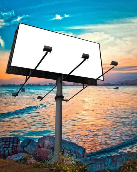 Töm Töm Affisch Mockup Med Vit Skärm Mot Havet Stranden — Stockfoto