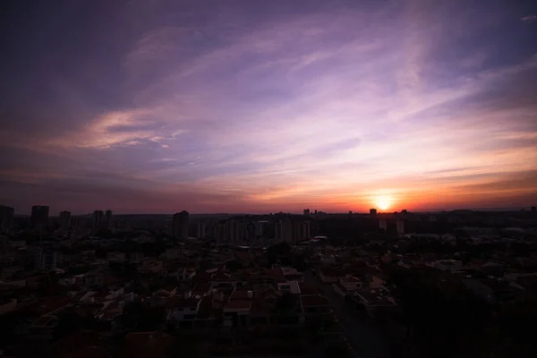 Stijgende Zon Met Stad Silhouet Skyline — Stockfoto