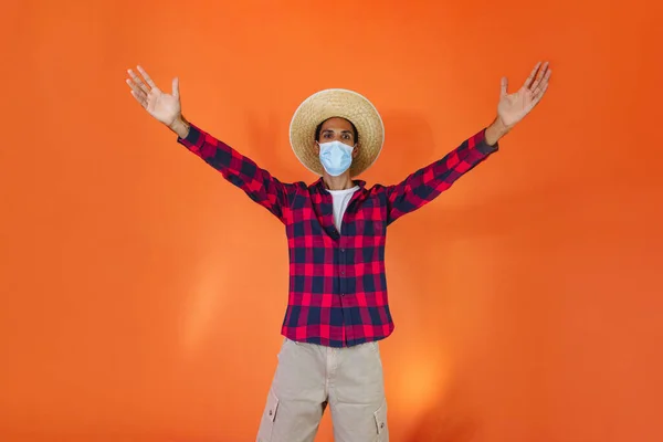 Homem Negro Com Roupa Festa Junina Máscara Pandêmica Isolado Fundo — Fotografia de Stock