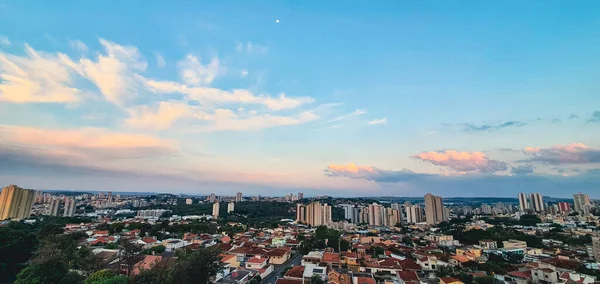 Naplemente Városban Felhőkkel Ribeirao Preto City Skyline Híres Város Brazíliában — Stock Fotó