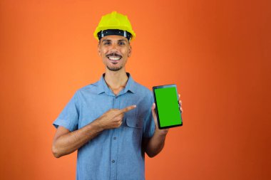 Mühendis Holding Mobil Orange 'da izole edildi.