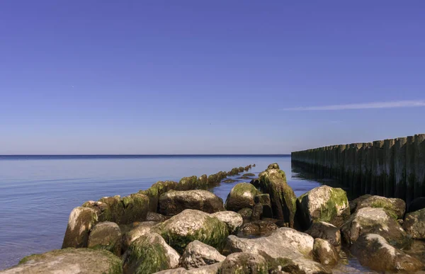 Vista Perto Pedra Quebra Mar Vasto Mar Báltico — Fotografia de Stock