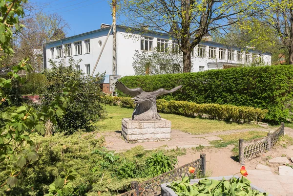 Swetlogorsk Russland Mai 2021 Adler Skulptur Mit Offenen Flügeln Einem — Stockfoto