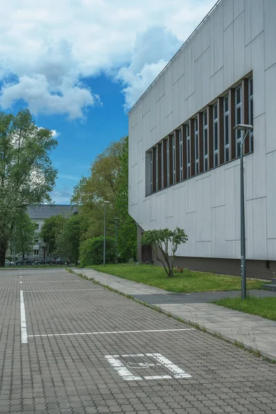 Kaliningrado Rusia Mayo 2021 Estacionamiento Vacío Del Edificio Principal Universidad —  Fotos de Stock