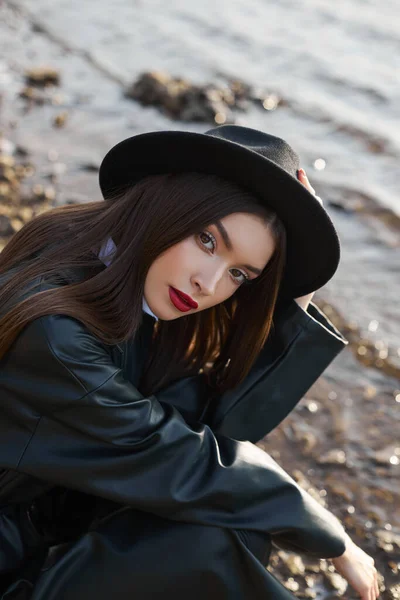 Portrait Young Woman Sunset Fashion Woman Black Hat Leather Raincoat — Stock Photo, Image