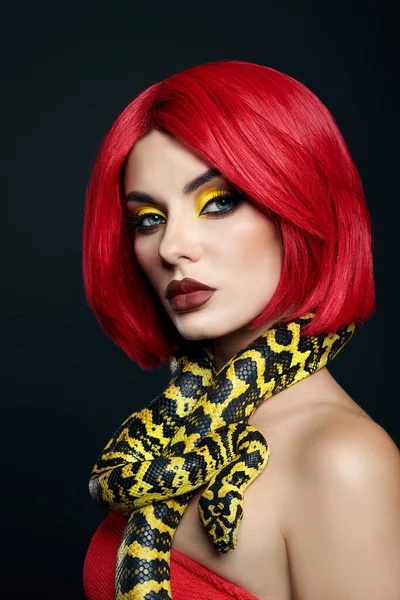 Beautiful Woman Red Hair Yellow Python Snake Her Neck Professional — Fotografia de Stock