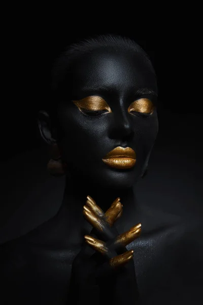 Beauty Woman Painted Black Skin Color Body Art Gold Μακιγιάζ — Φωτογραφία Αρχείου