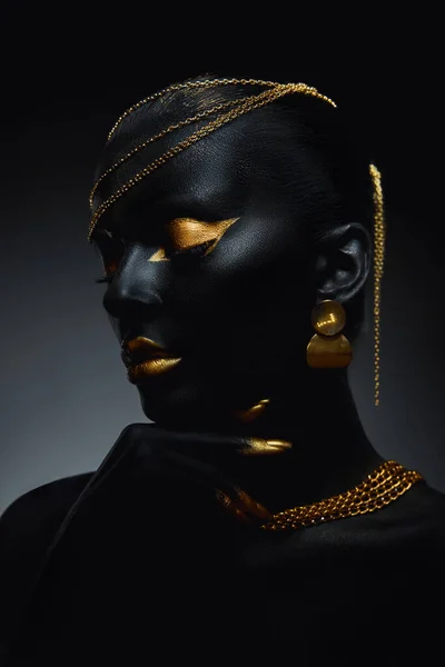 Skönhet Guld Makeup Läppar Ögonlock Kvinna Svart Hud Färg Kropp — Stockfoto