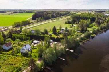 Myllykoski 'nin Kymijoki, Kouvola, Finlandiya nehrindeki panoramik manzarası.