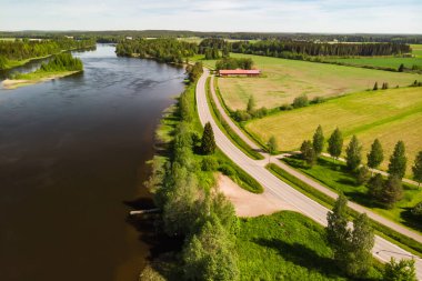 Myllykoski 'nin Kymijoki, Kouvola, Finlandiya nehrindeki panoramik manzarası.