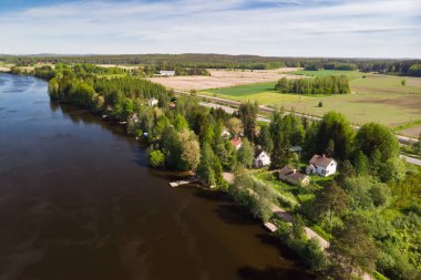 Myllykoski 'nin Kymijoki, Kouvola, Finlandiya nehrindeki panoramik manzarası.