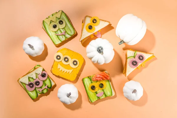 Olika Roliga Monster Halloween Smörgåsar Set Sortiment Kreativ Frukost Mellanmål — Stockfoto