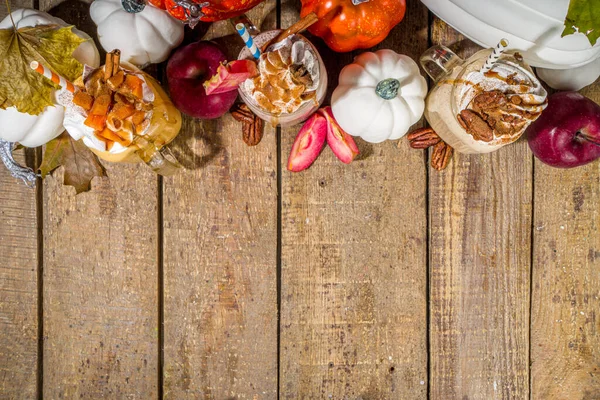 Smoothie Drinks Mit Apfel Kürbis Und Pekannuchen Traditionelle Herbst Backen — Stockfoto