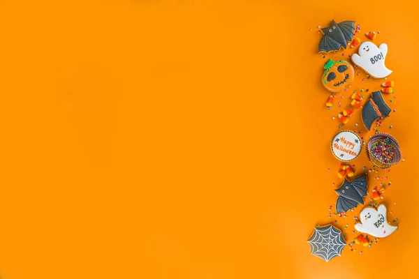 Halloween Behandelt Achtergrond Met Gesuikerde Peperkoek Koekjes Snoepjes Trick Traktatie — Stockfoto