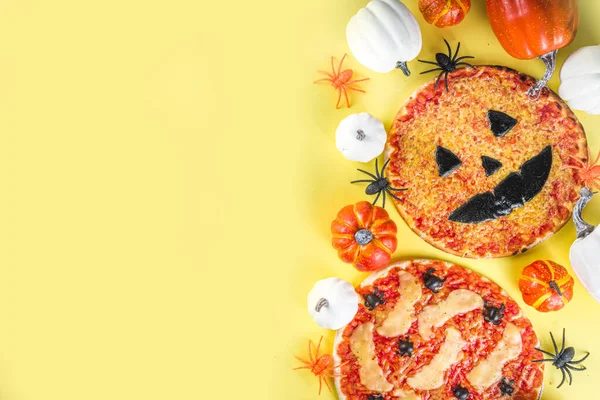 Halloween Festa Truque Comida Tratar Pizza Assustador Engraçado Estilo Personagens — Fotografia de Stock