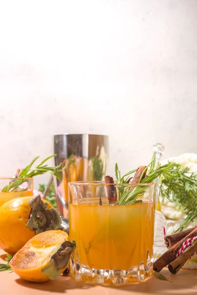 Boissons Alcoolisées Automne Cocktail Gin Persimmon Épicé Avec Romarin Cannelle — Photo