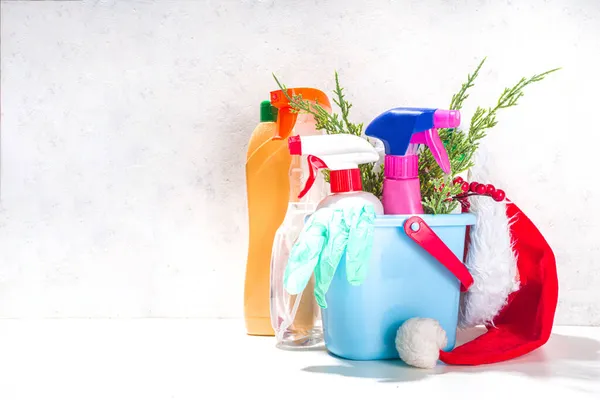 Concepto Limpieza Navidad Varias Botellas Equipos Accesorios Guantes Para Limpiar — Foto de Stock